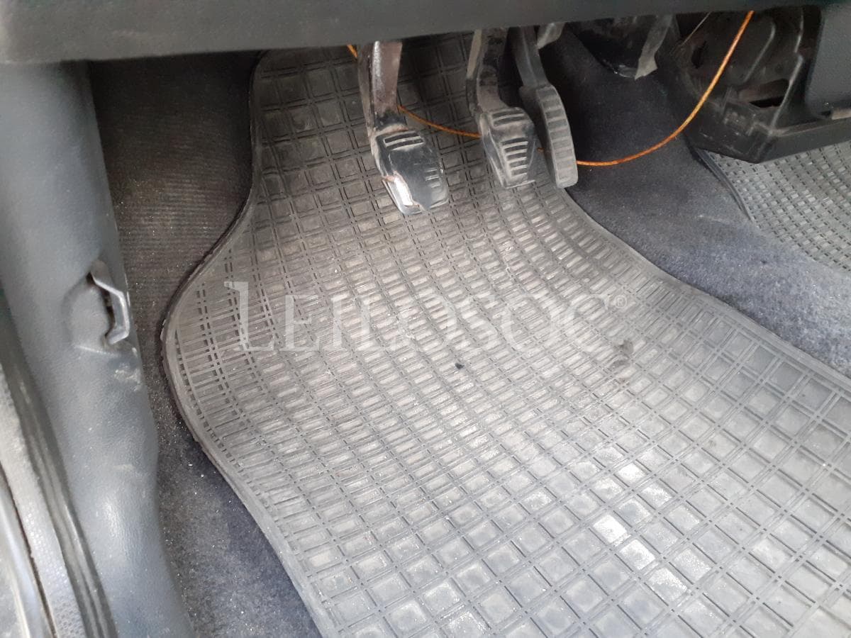 Ford Fiesta 1.8 · Ano 1993 — imagen 8