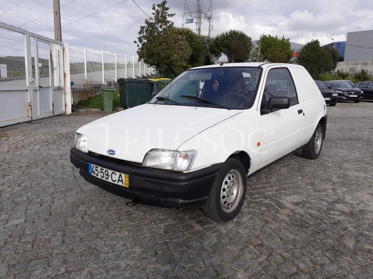 Ford Fiesta 1.8 · Ano 1993 — imagen 3