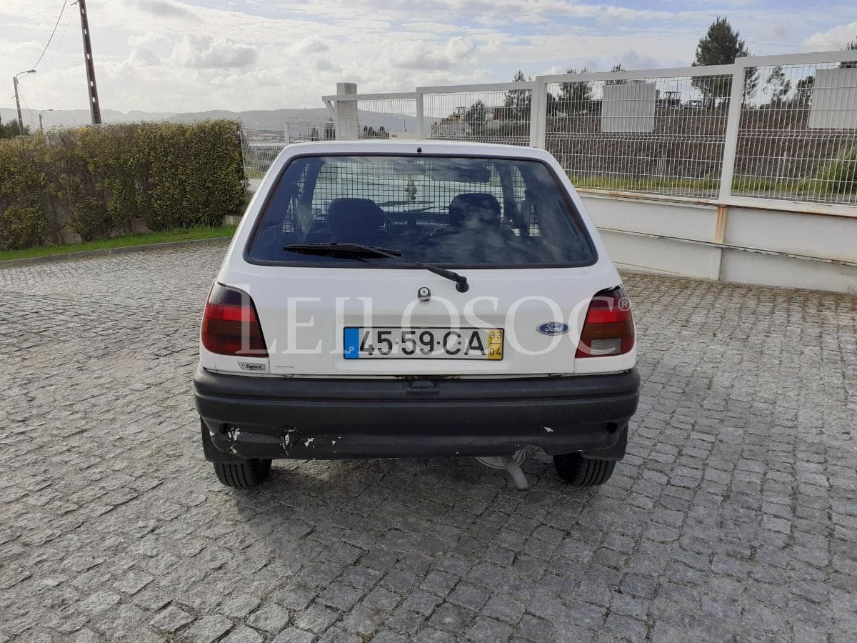 Ford Fiesta 1.8 · Ano 1993 — imagen 5