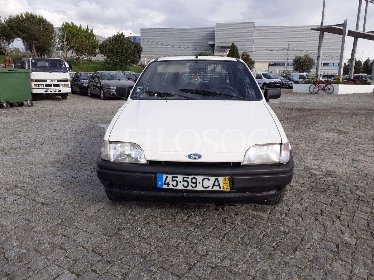 Ford Fiesta 1.8 · Ano 1993 — imagen 2