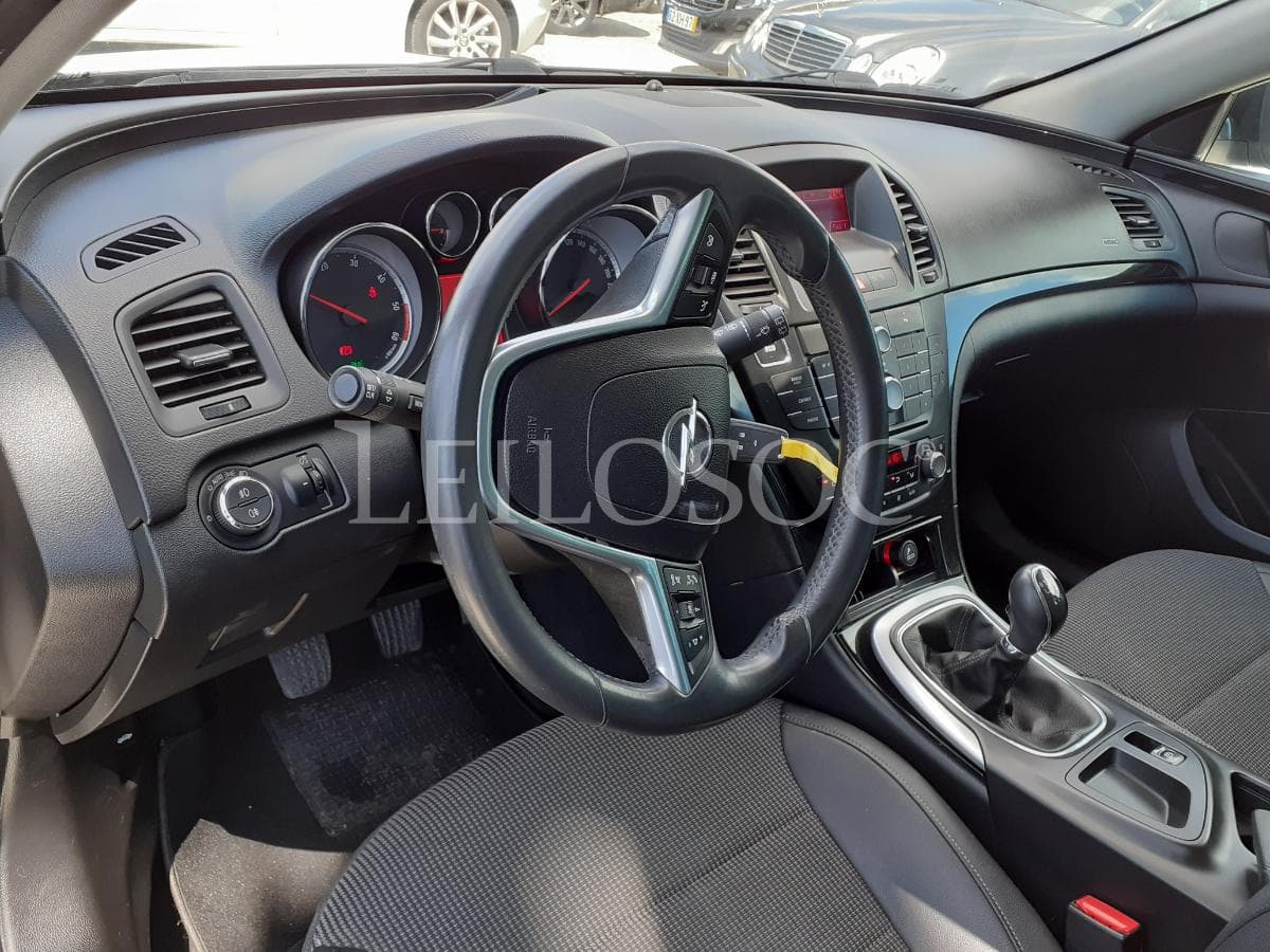 Opel Insígnia 2.0 CDTI · Ano 2012 — image 10