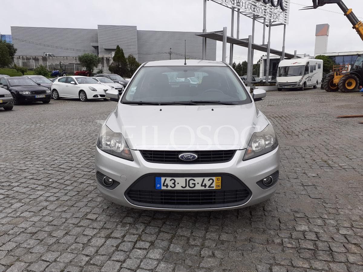 Ford Focus 1.6 TDCI · Ano 2010 — image 2