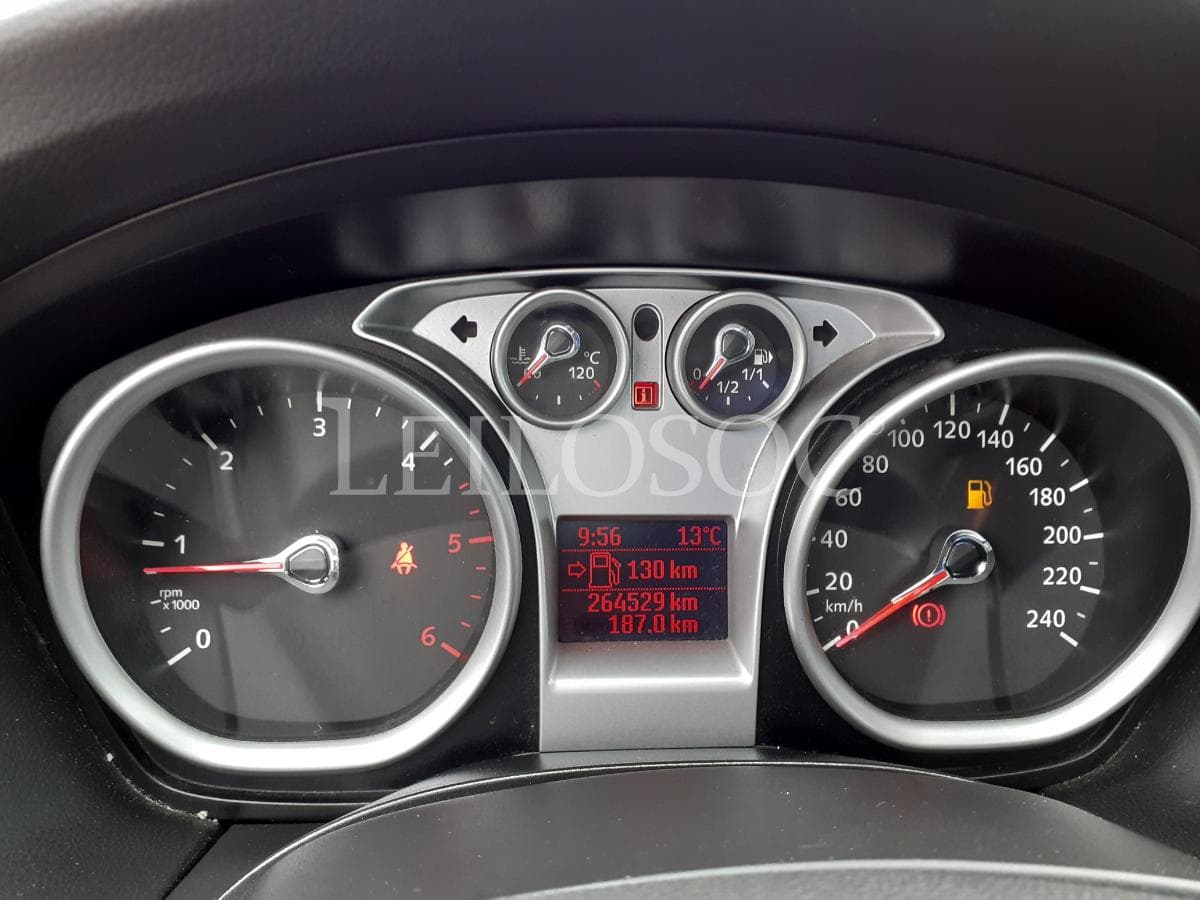 Ford Focus 1.6 TDCI · Ano 2010 — image 11