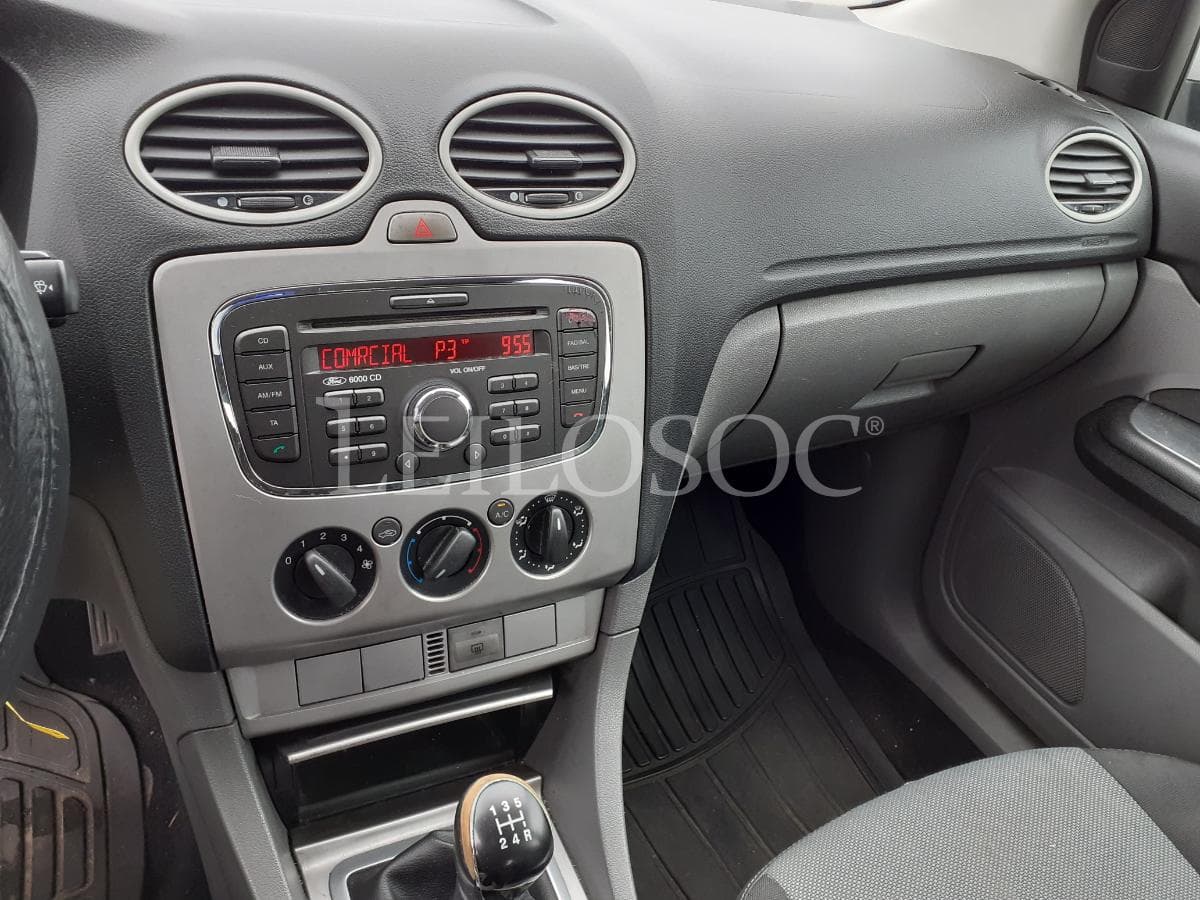 Ford Focus 1.6 TDCI · Ano 2010 — image 12