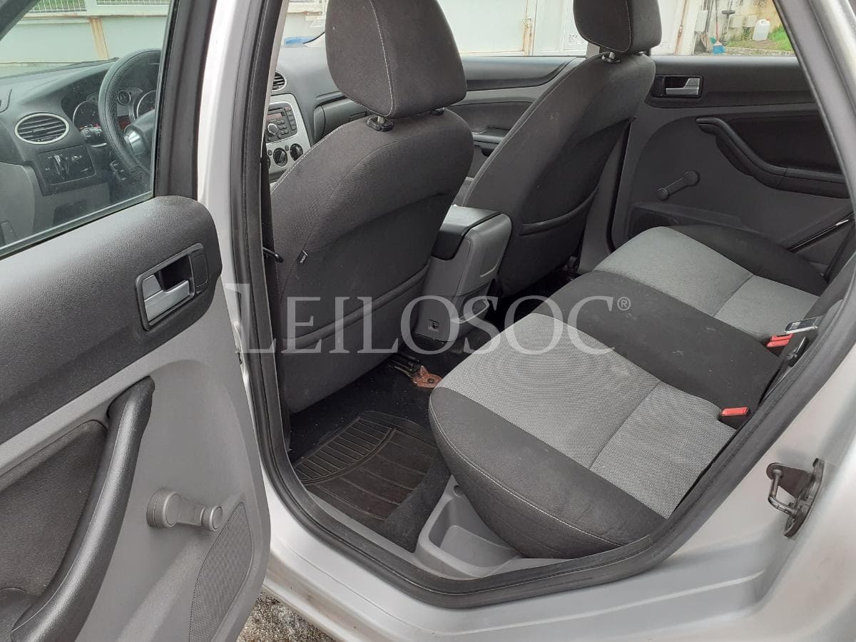 Ford Focus 1.6 TDCI · Ano 2010 — image 15