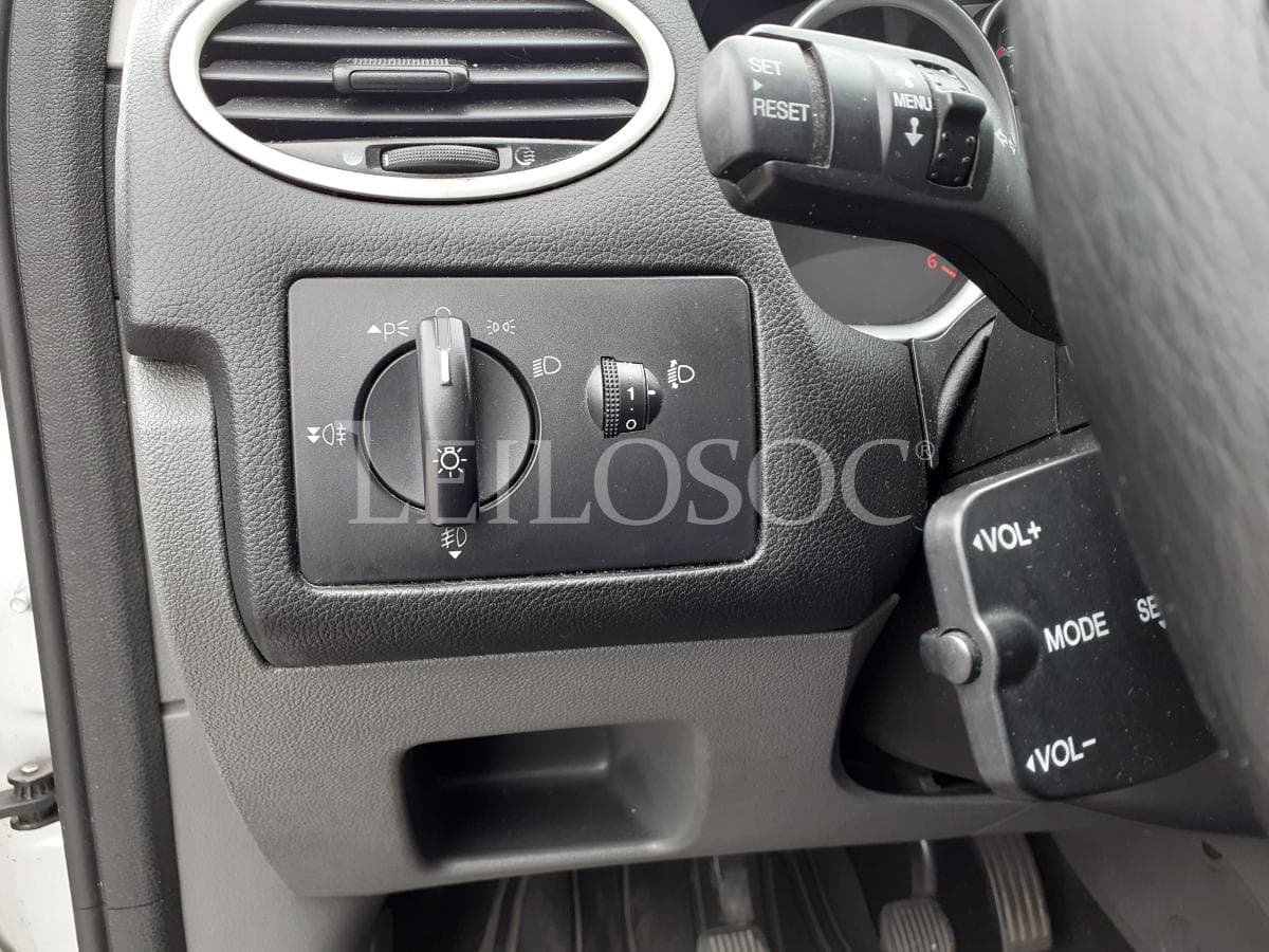 Ford Focus 1.6 TDCI · Ano 2010 — image 13