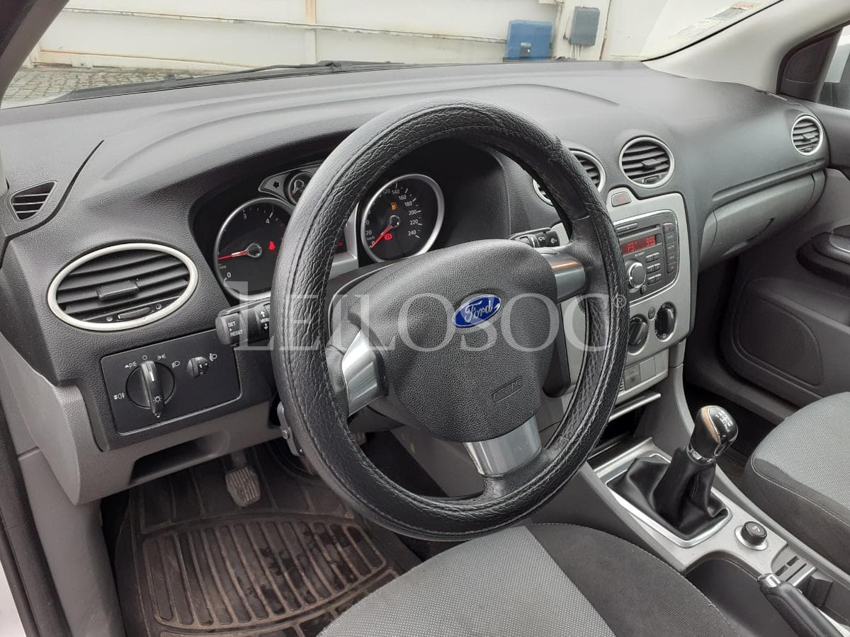 Ford Focus 1.6 TDCI · Ano 2010 — image 10