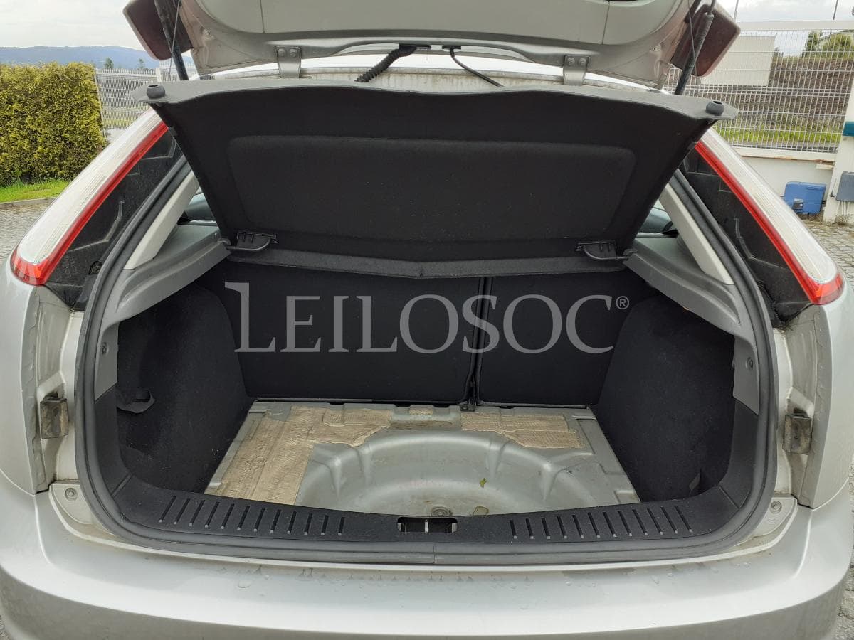 Ford Focus 1.6 TDCI · Ano 2010 — image 16