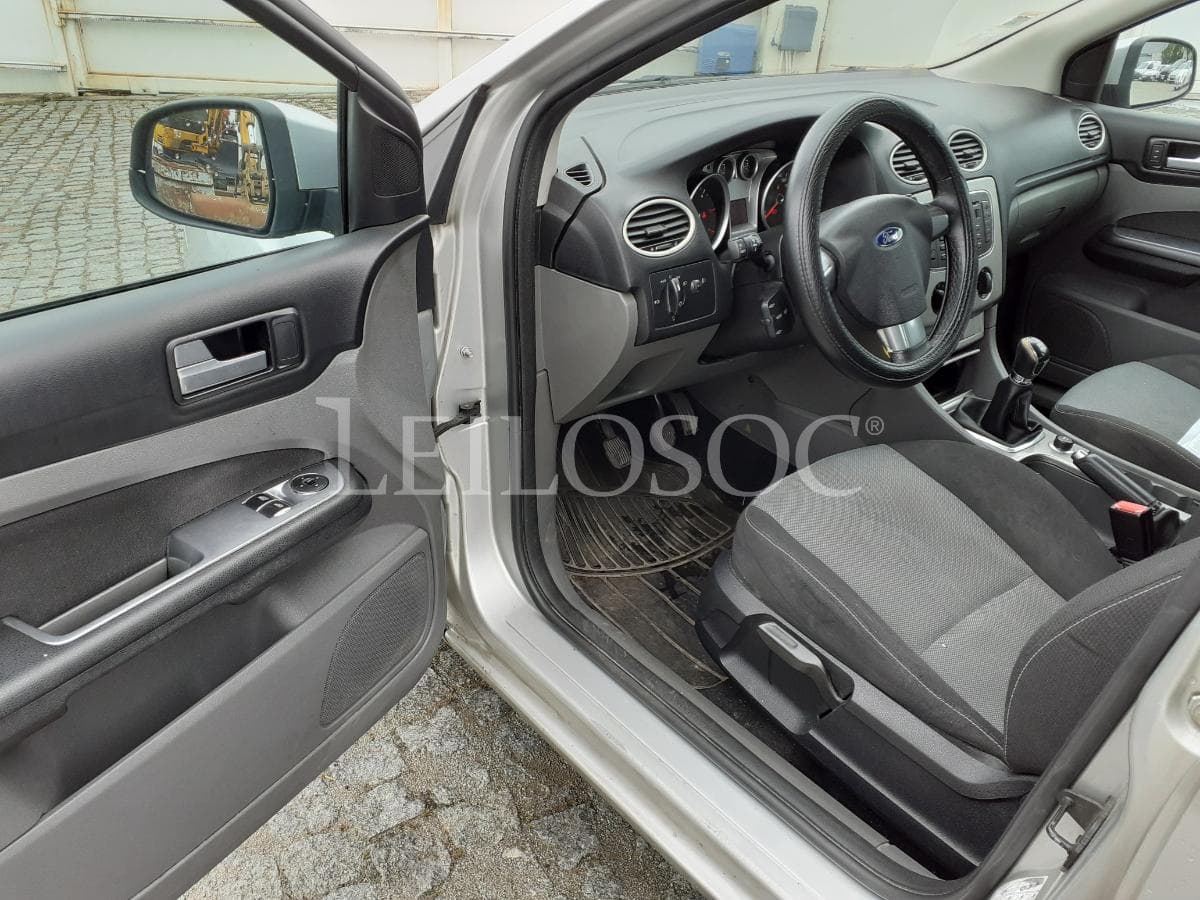 Ford Focus 1.6 TDCI · Ano 2010 — image 7