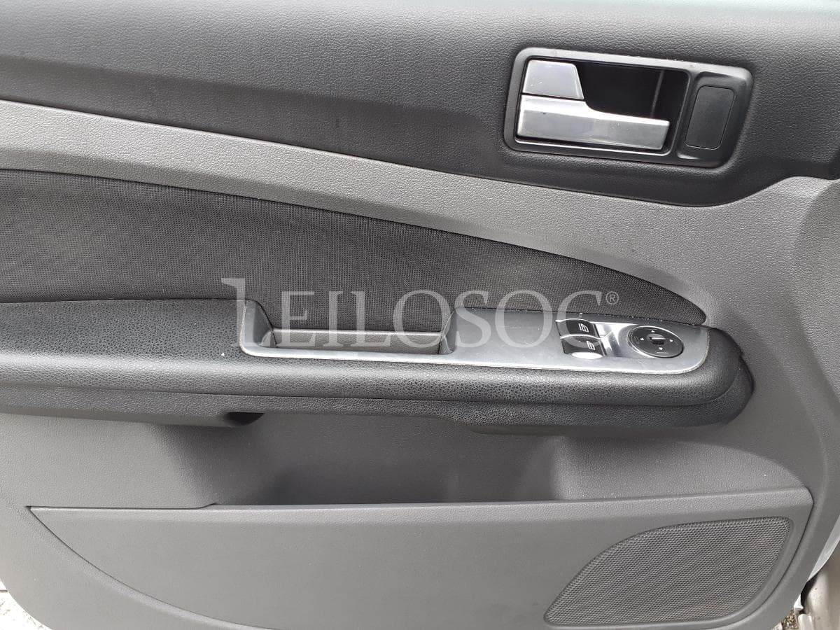 Ford Focus 1.6 TDCI · Ano 2010 — image 9