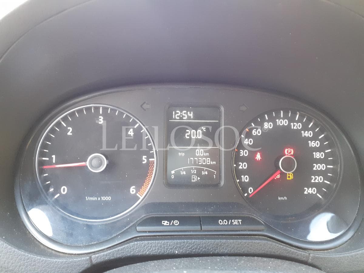 Volkswagen Polo 1.2 TDI · Ano 2013 — image 13