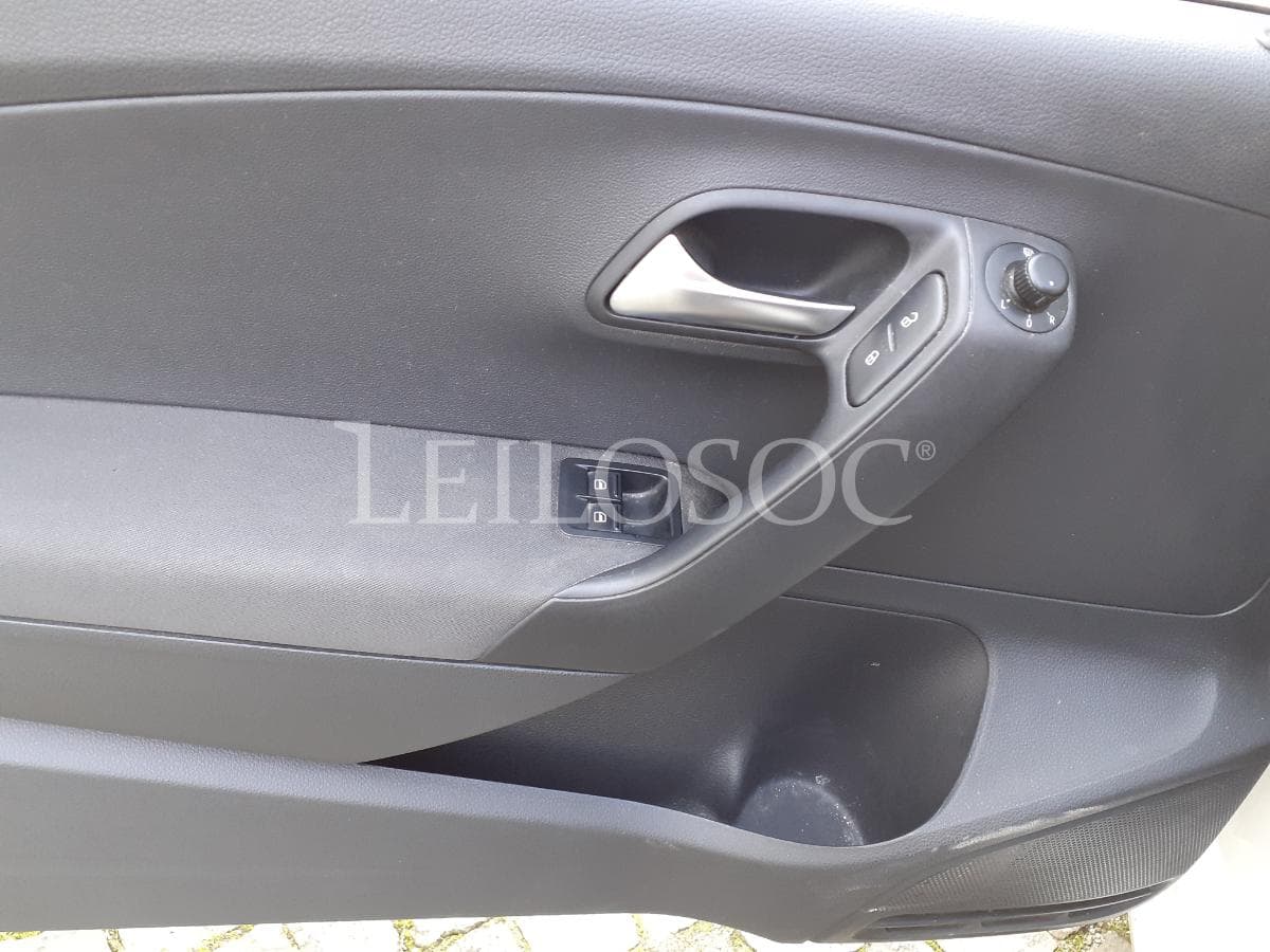 Volkswagen Polo 1.2 TDI · Ano 2013 — image 9