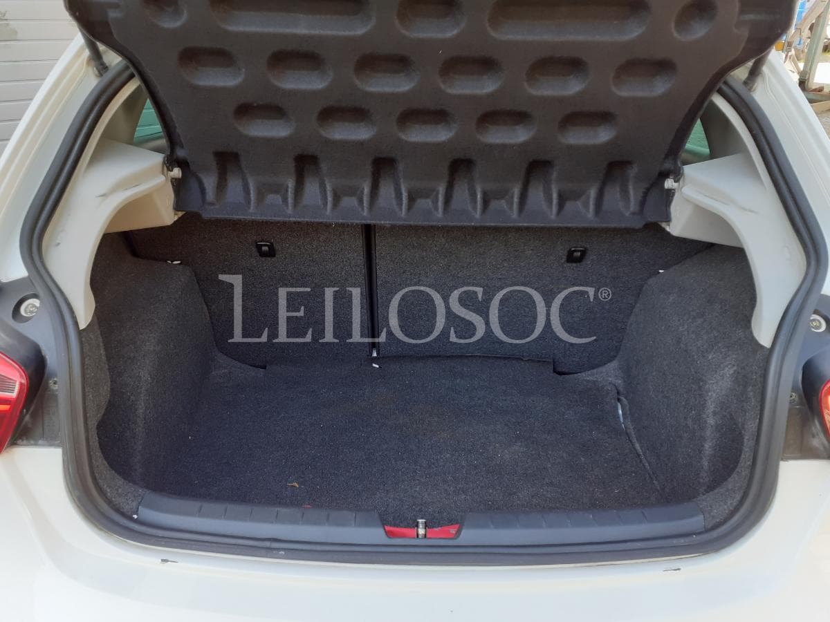 Seat Ibiza FR 1.6 TDI · Ano 2013 — image 17