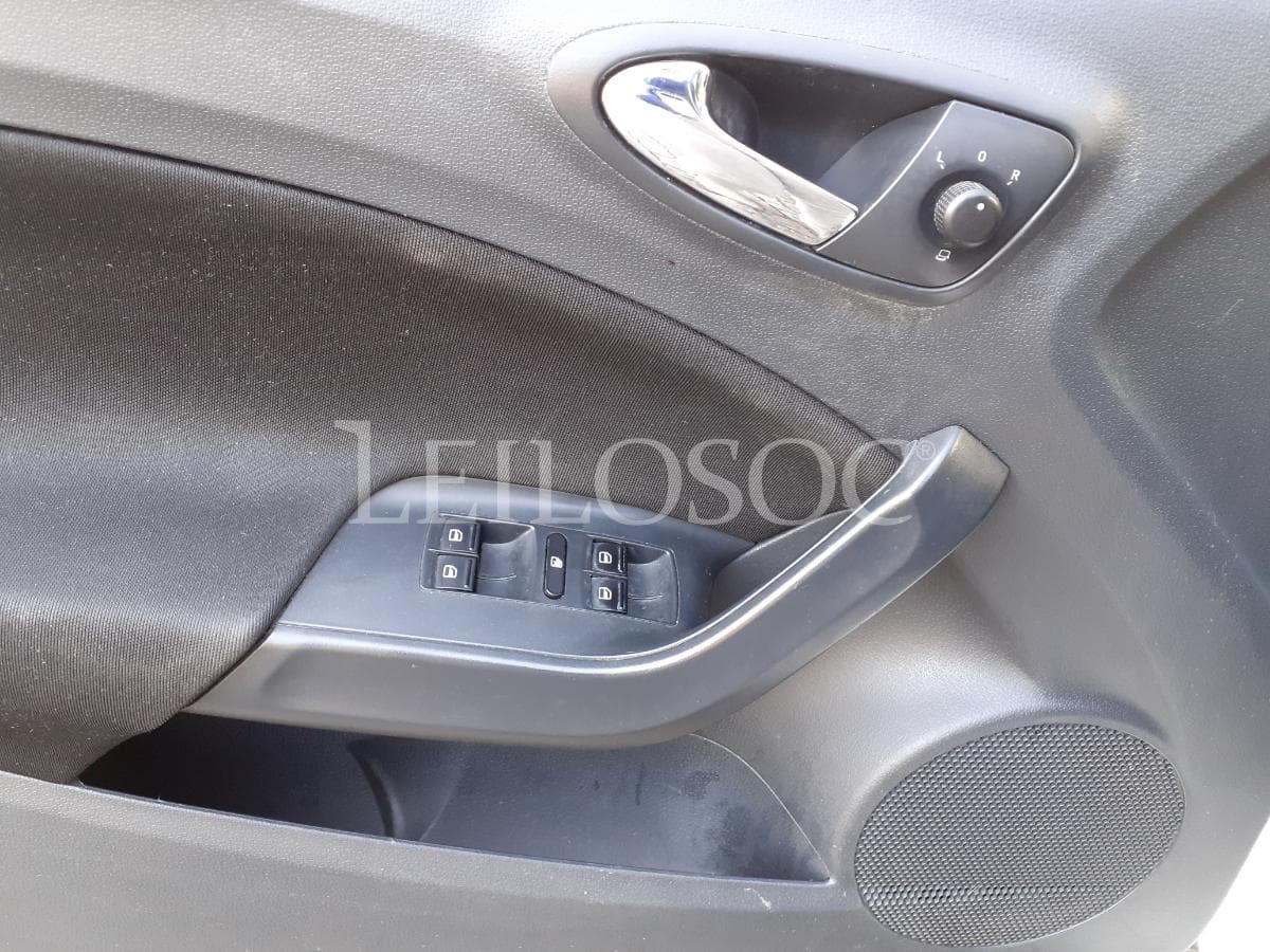 Seat Ibiza FR 1.6 TDI · Ano 2013 — image 9