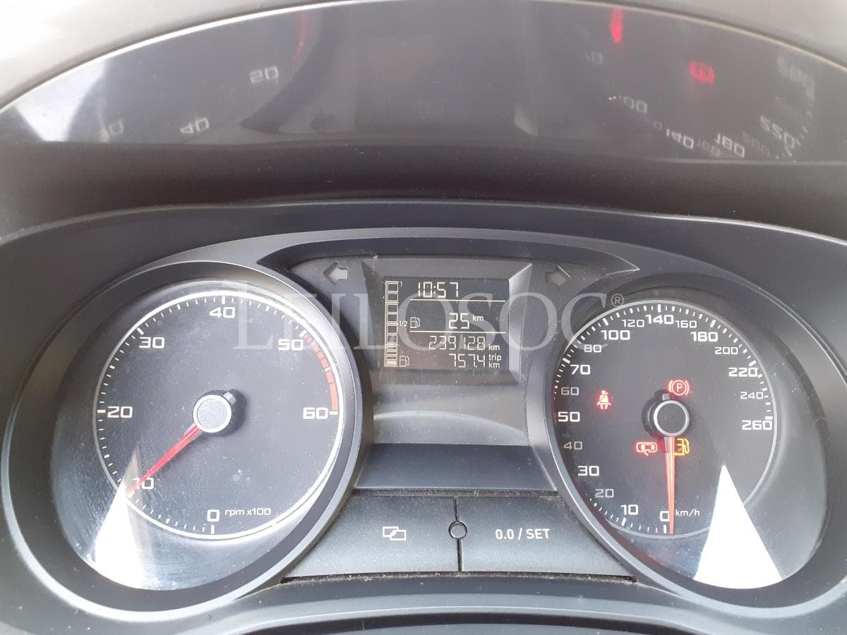 Seat Ibiza FR 1.6 TDI · Ano 2013 — image 11