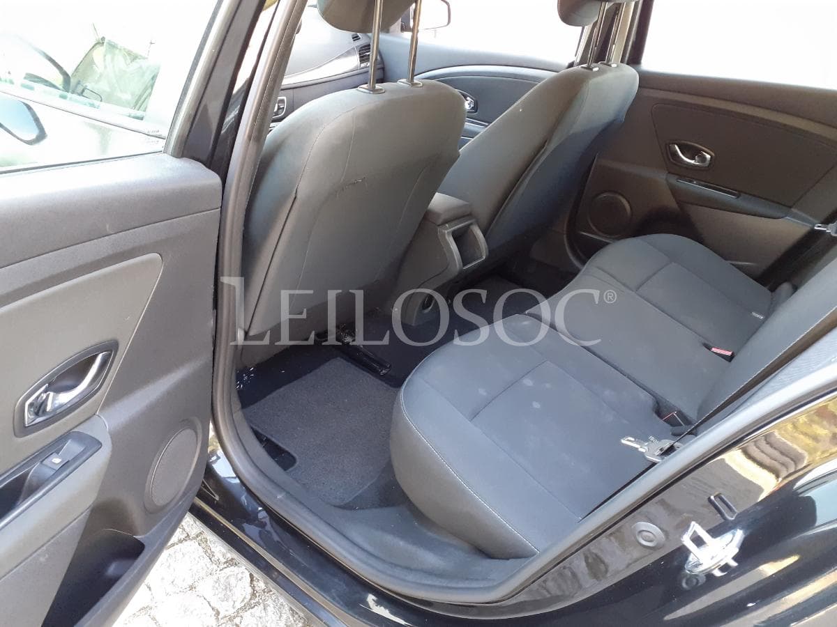 Renault Mégane  · Caixa Automática · Ano 2013 — image 18