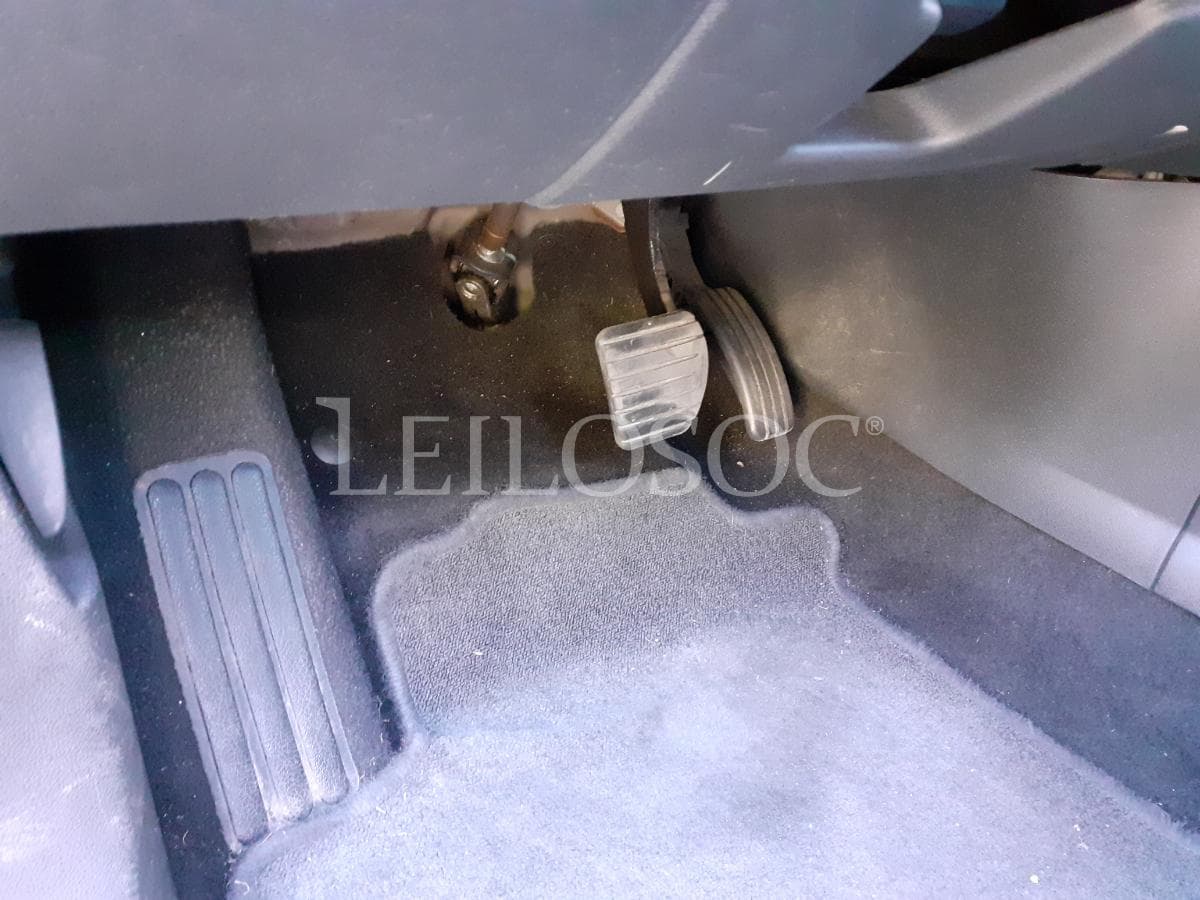 Renault Mégane  · Caixa Automática · Ano 2013 — image 8