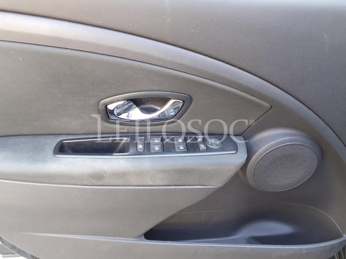 Renault Mégane  · Caixa Automática · Ano 2013 — image 9