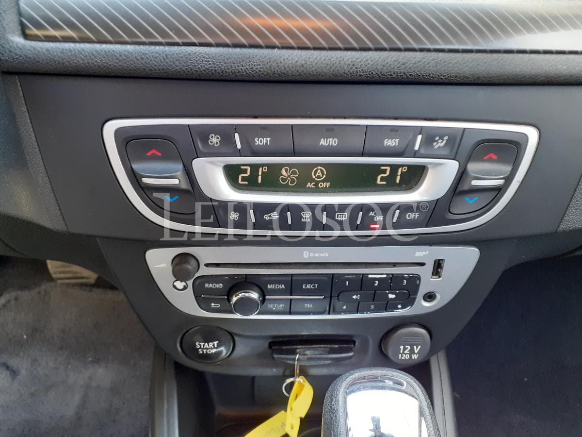 Renault Mégane  · Caixa Automática · Ano 2013 — image 12