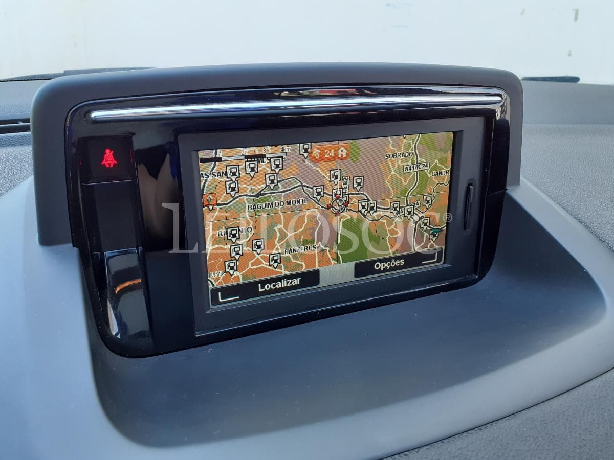Renault Mégane  · Caixa Automática · Ano 2013 — image 17