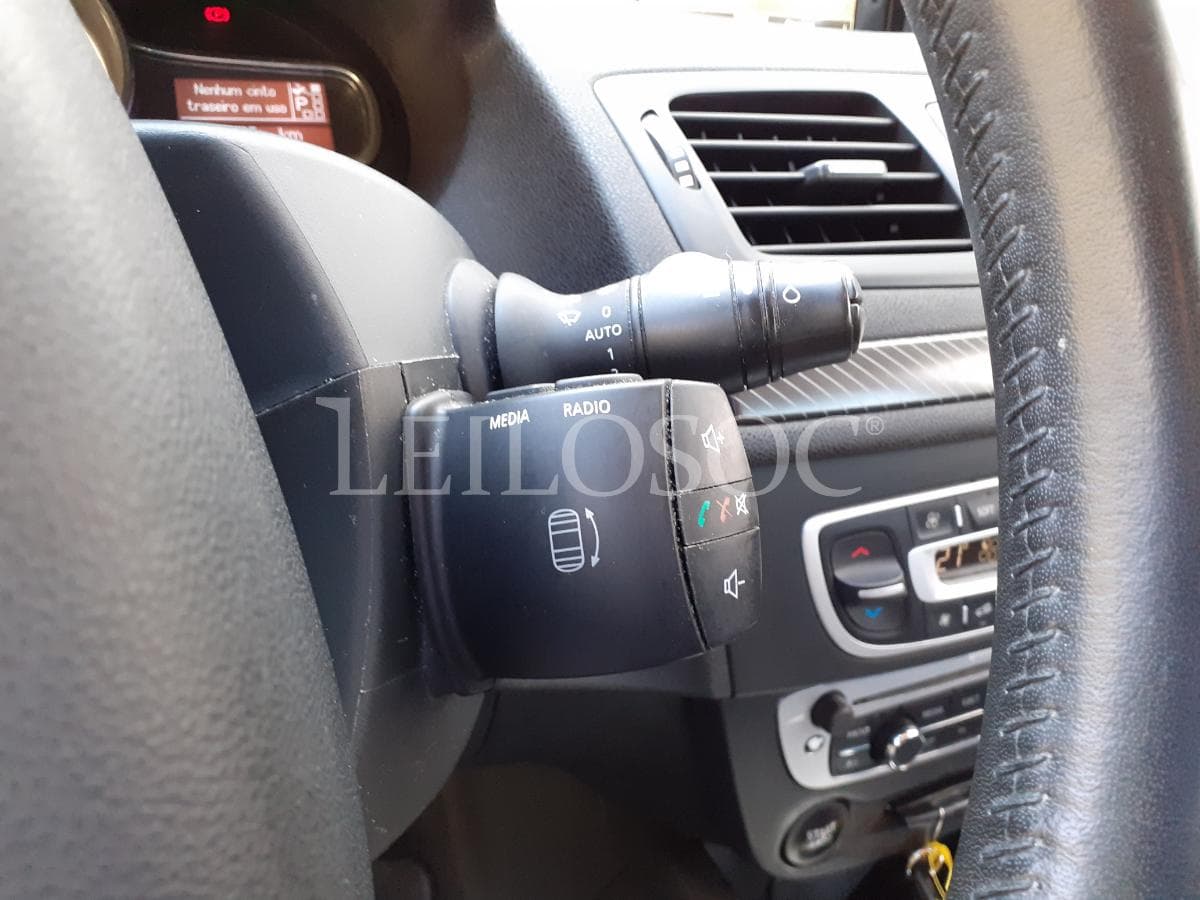 Renault Mégane  · Caixa Automática · Ano 2013 — image 14