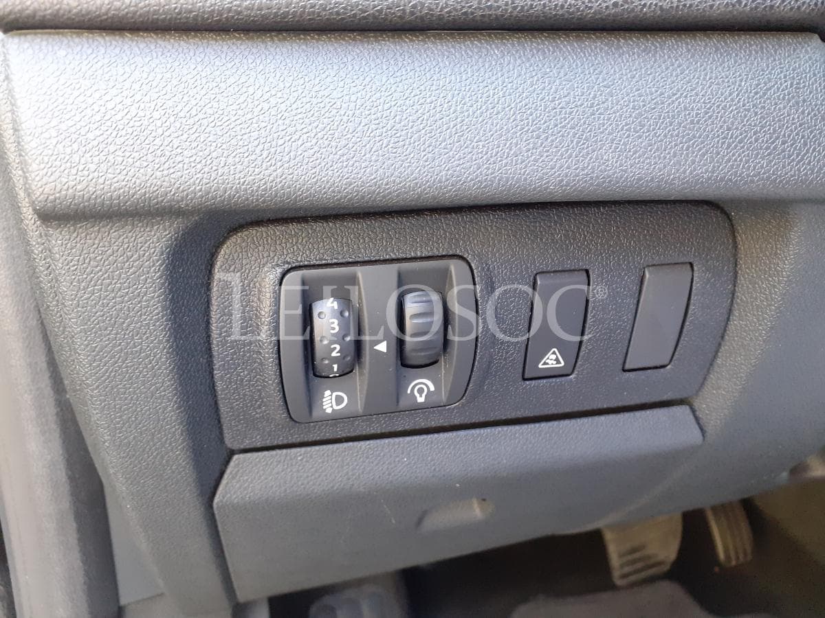Renault Mégane  · Caixa Automática · Ano 2013 — image 16