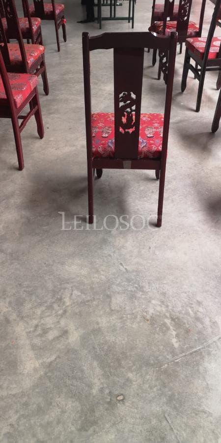 Lote 50 sillas de madera — image 7