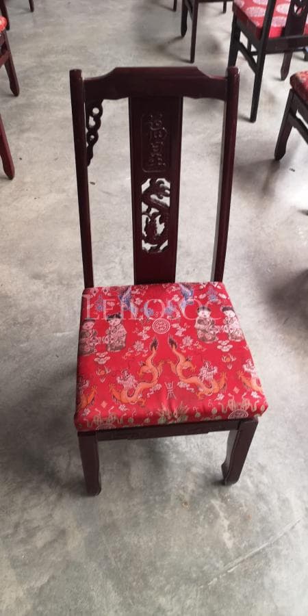 Lote 50 sillas de madera — image 8