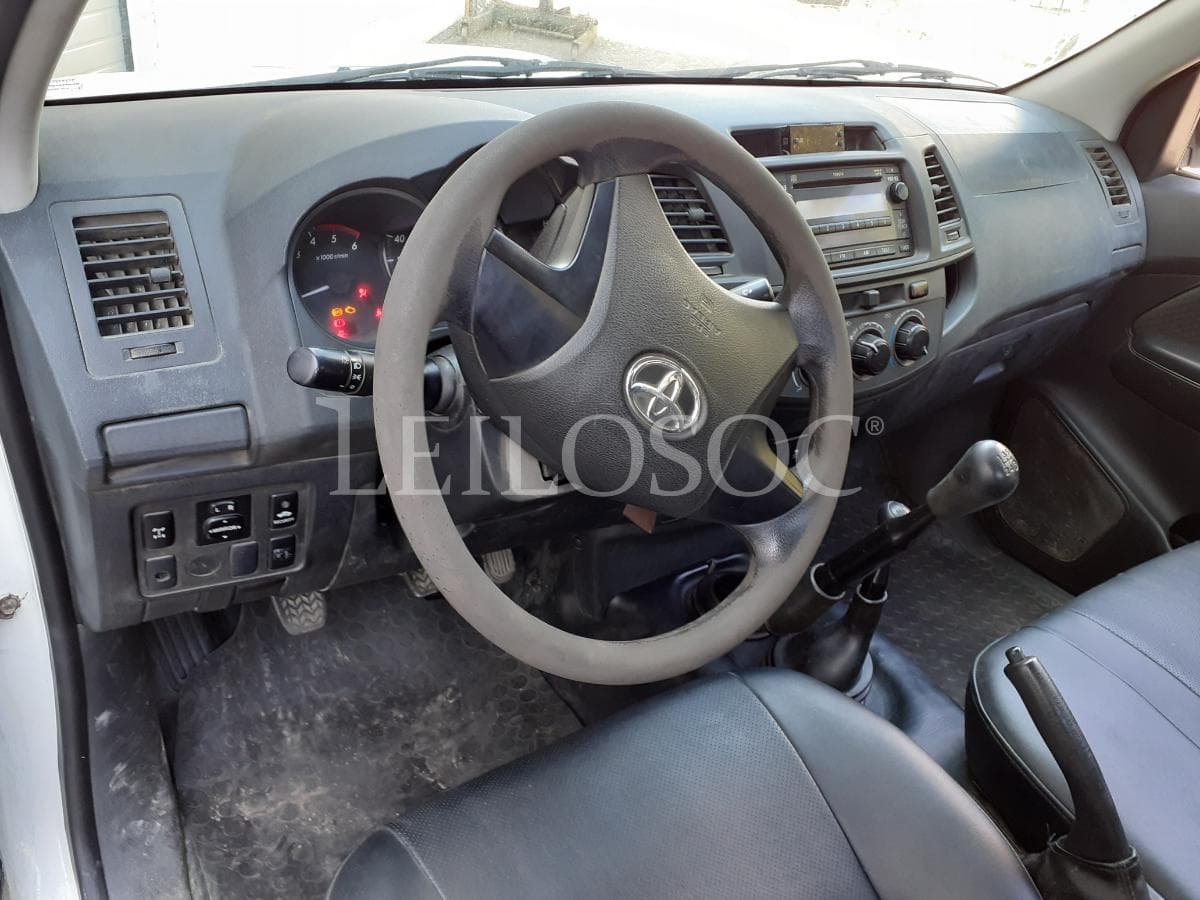 Toyota Hilux D4D 4x4 · Ano 2014 — image 10