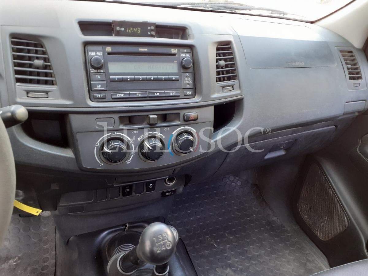 Toyota Hilux D4D 4x4 · Ano 2014 — image 12