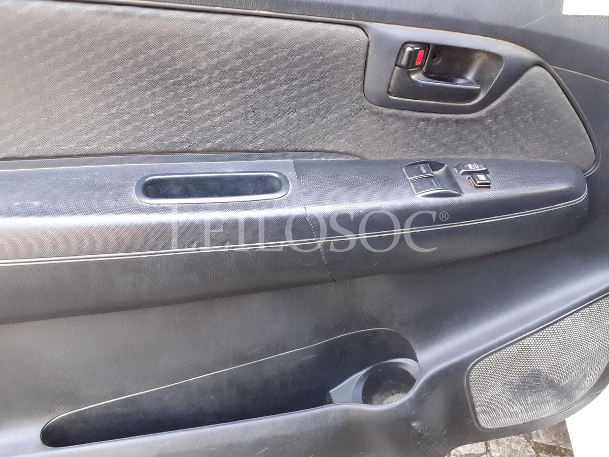 Toyota Hilux D4D 4x4 · Ano 2014 — image 9