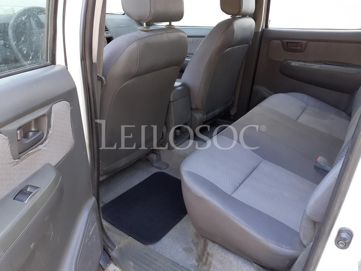 Toyota Hilux D4D 4x4 · Ano 2013 — image 11