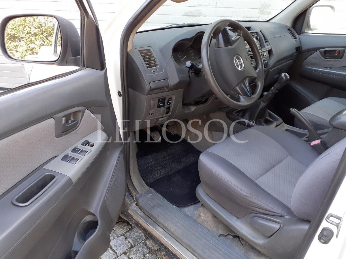 Toyota Hilux D4D 4x4 · Ano 2013 — image 7