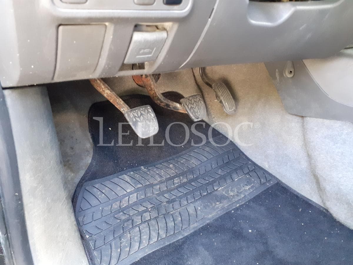 Toyota Hilux D4D 4x4 · Ano 2013 — image 8
