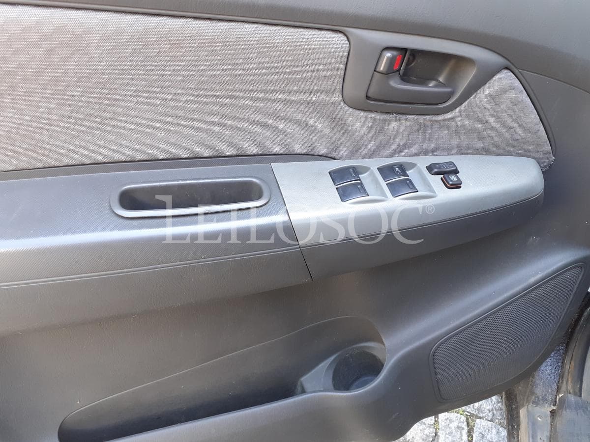 Toyota Hilux D4D 4x4 · Ano 2013 — image 9