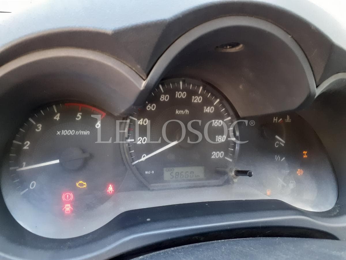 Toyota Hilux D4D 4x4 · Ano 2013 — image 12