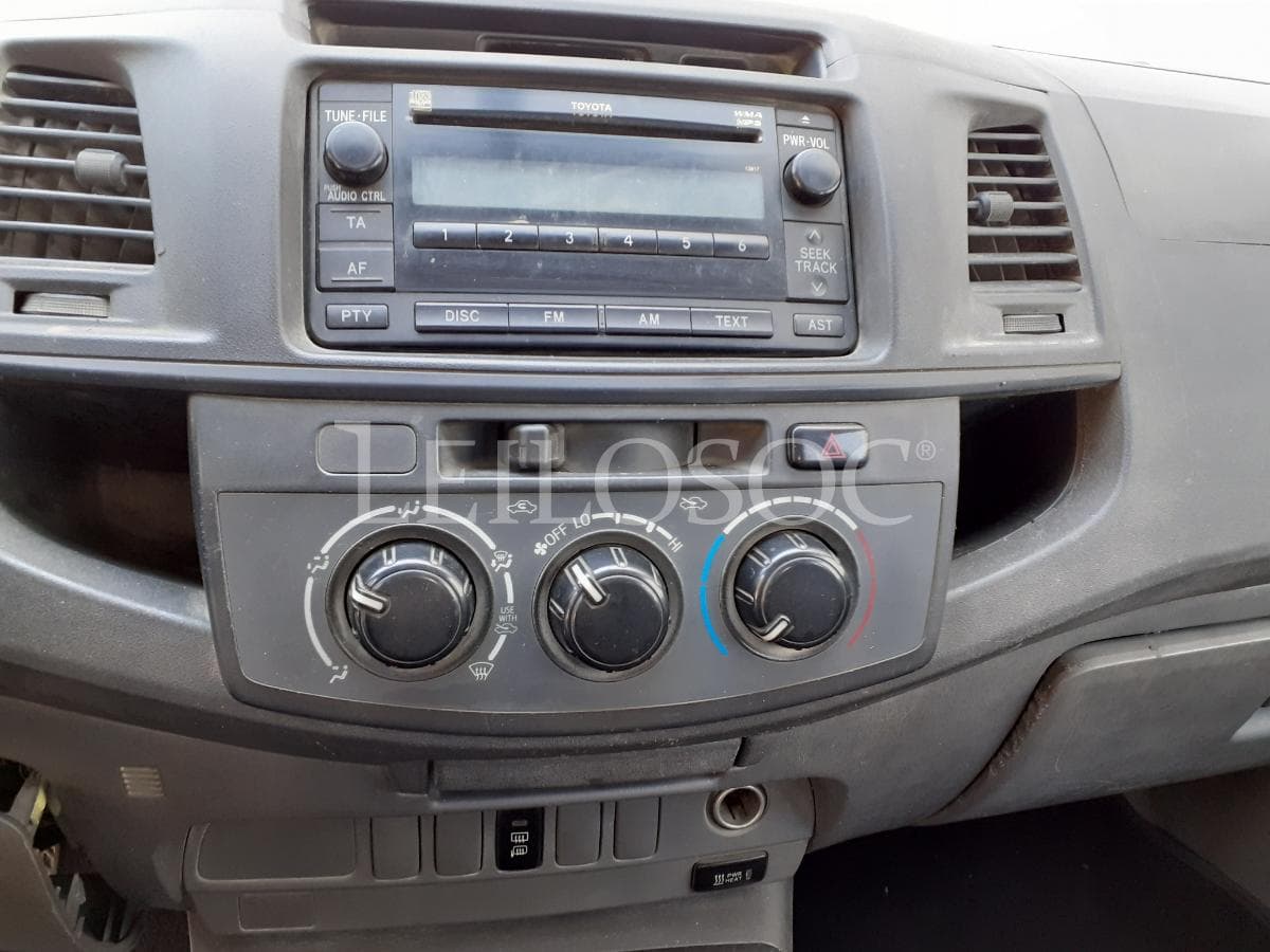 Toyota Hilux D4D 4x4 · Ano 2013 — image 13