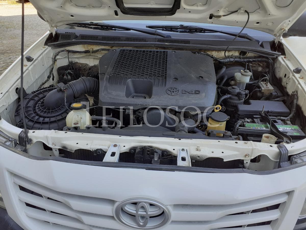 Toyota Hilux D4D 4x4 · Ano 2013 — image 16