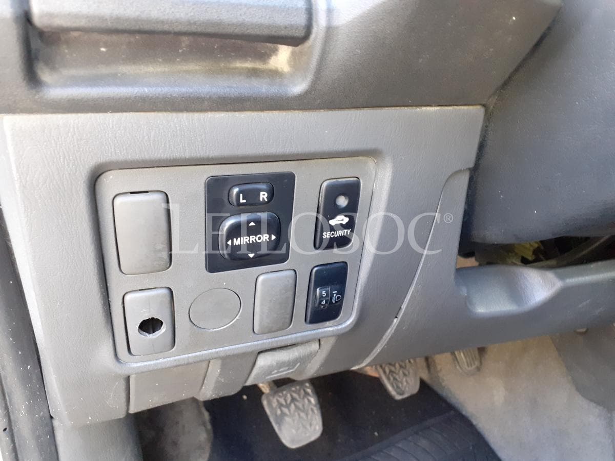 Toyota Hilux D4D 4x4 · Ano 2013 — image 15