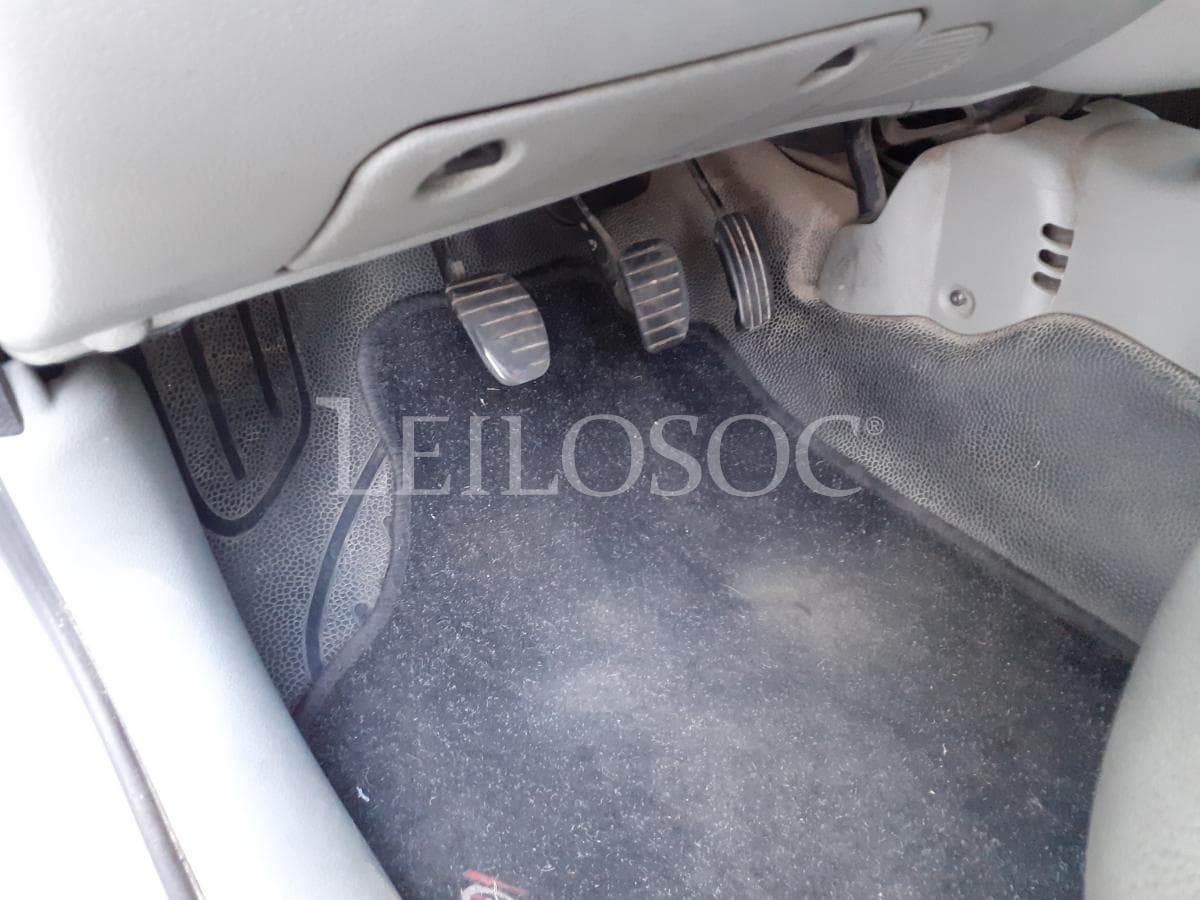 Renault Kangoo Longa 15 DCI · Ano 2006 — image 8