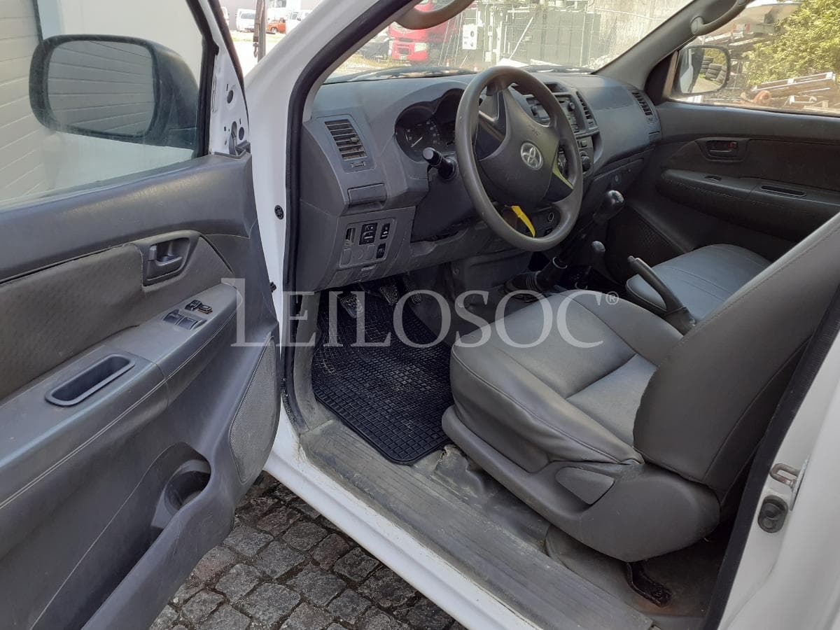 Toyota Hilux D4D 4x4 · Ano 2013 — image 7
