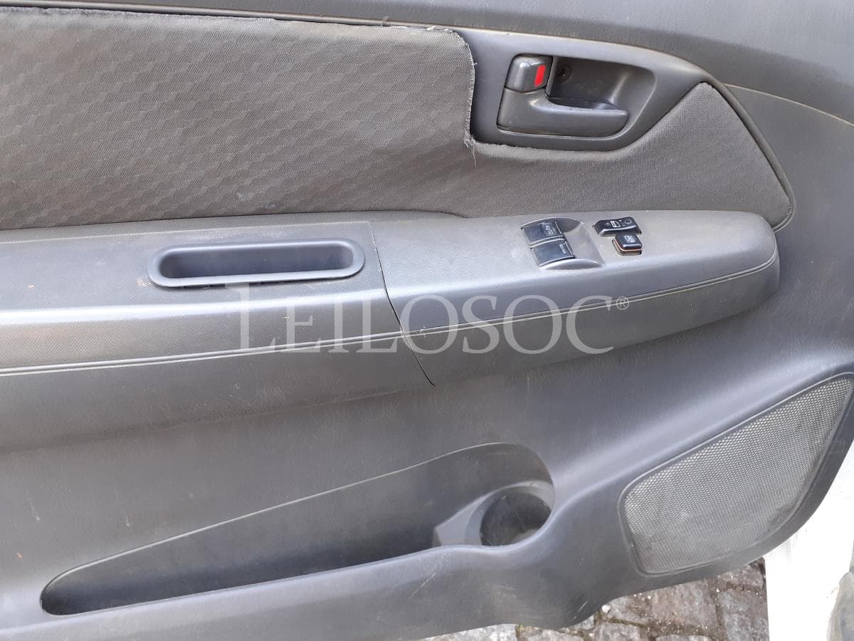 Toyota Hilux D4D 4x4 · Ano 2013 — image 9