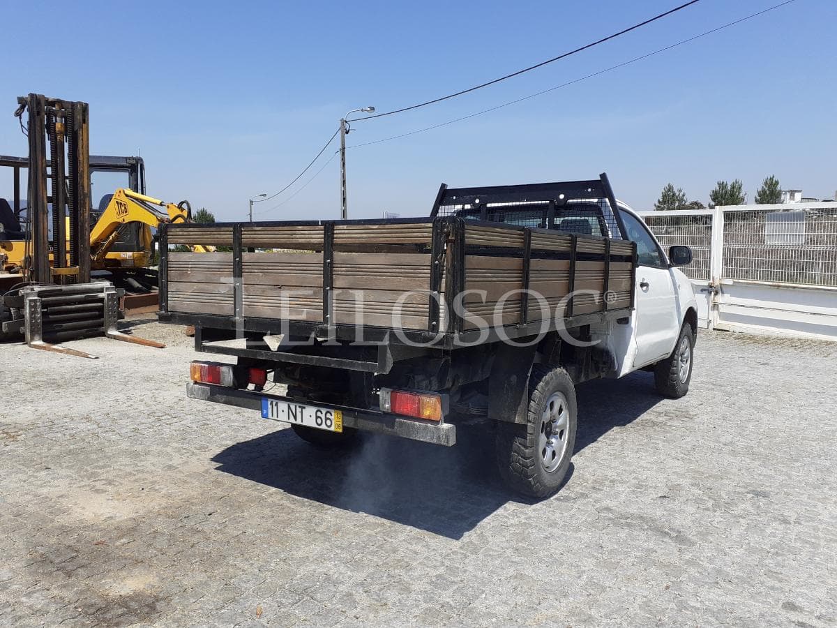Toyota Hilux D4D 4x4 · Ano 2013 — image 6