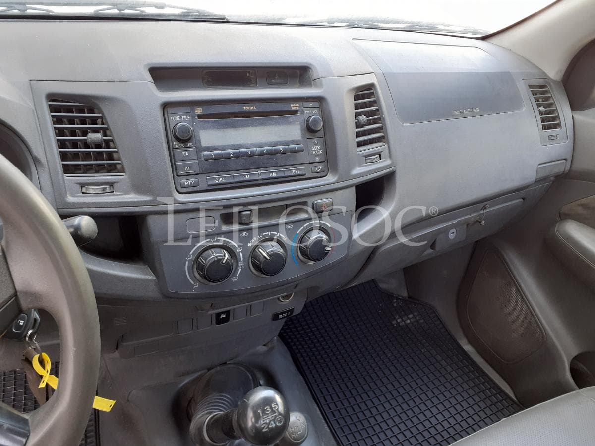 Toyota Hilux D4D 4x4 · Ano 2013 — image 13