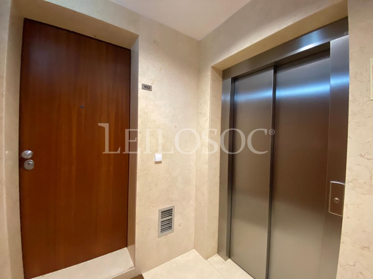 Apartamento T2 + 2 Lugares de Garagem + Arrumos · Porto — image 2