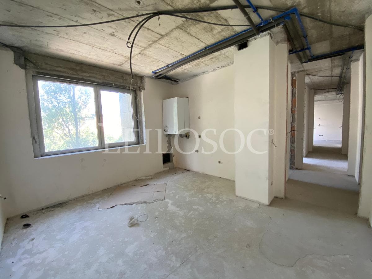 Apartamento T2 + 2 Lugares de Garagem + Arrumos · Porto — image 6