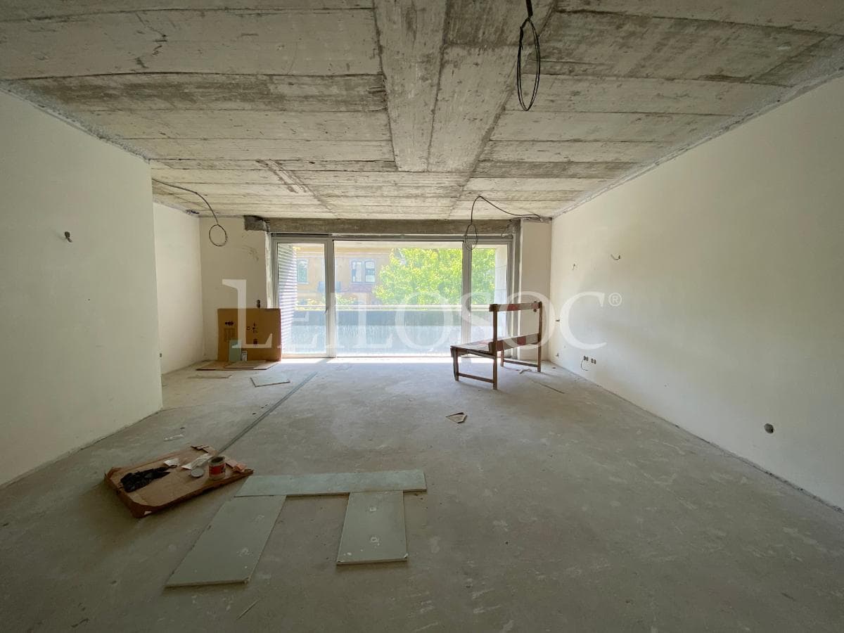 Apartamento T2 + 2 Lugares de Garagem + Arrumos · Porto — image 5
