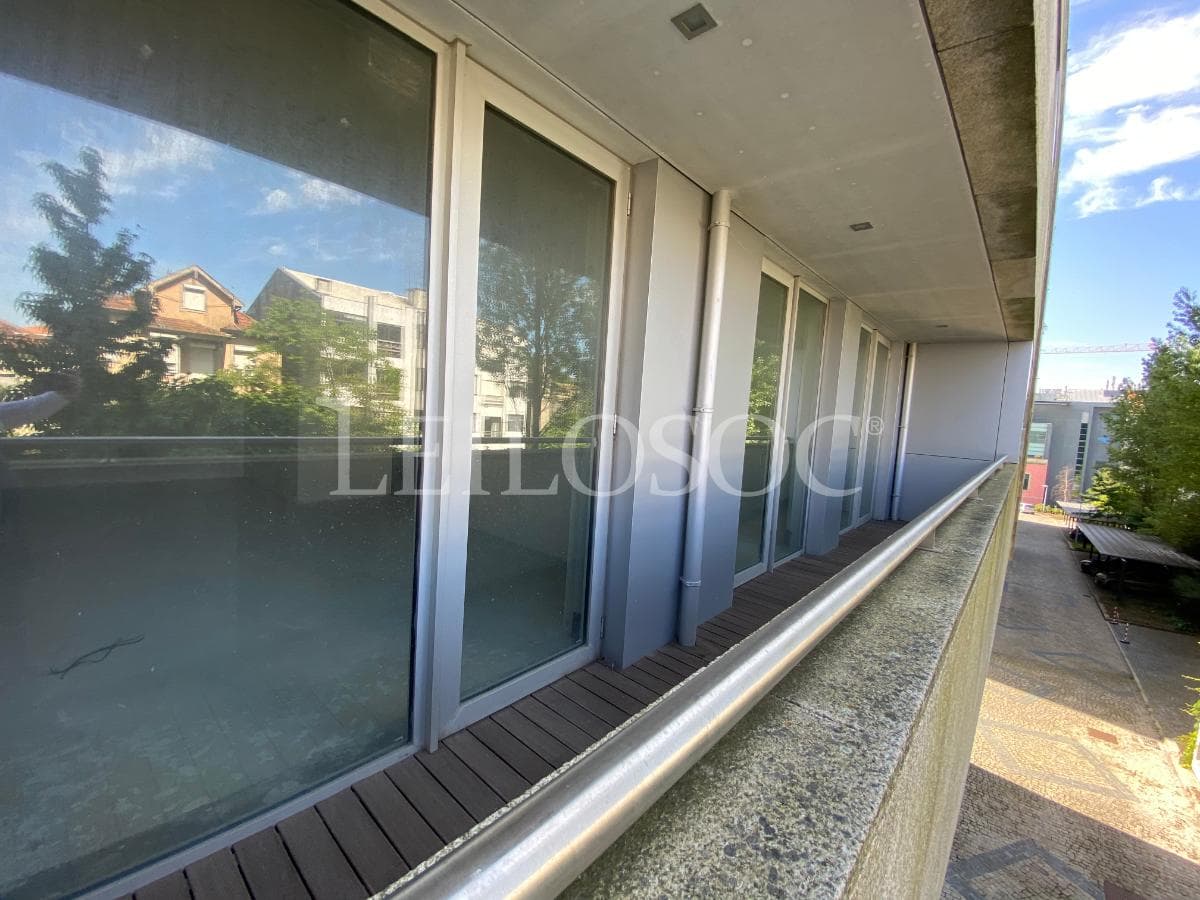 Apartamento T2 + 2 Lugares de Garagem + Arrumos · Porto — image 12