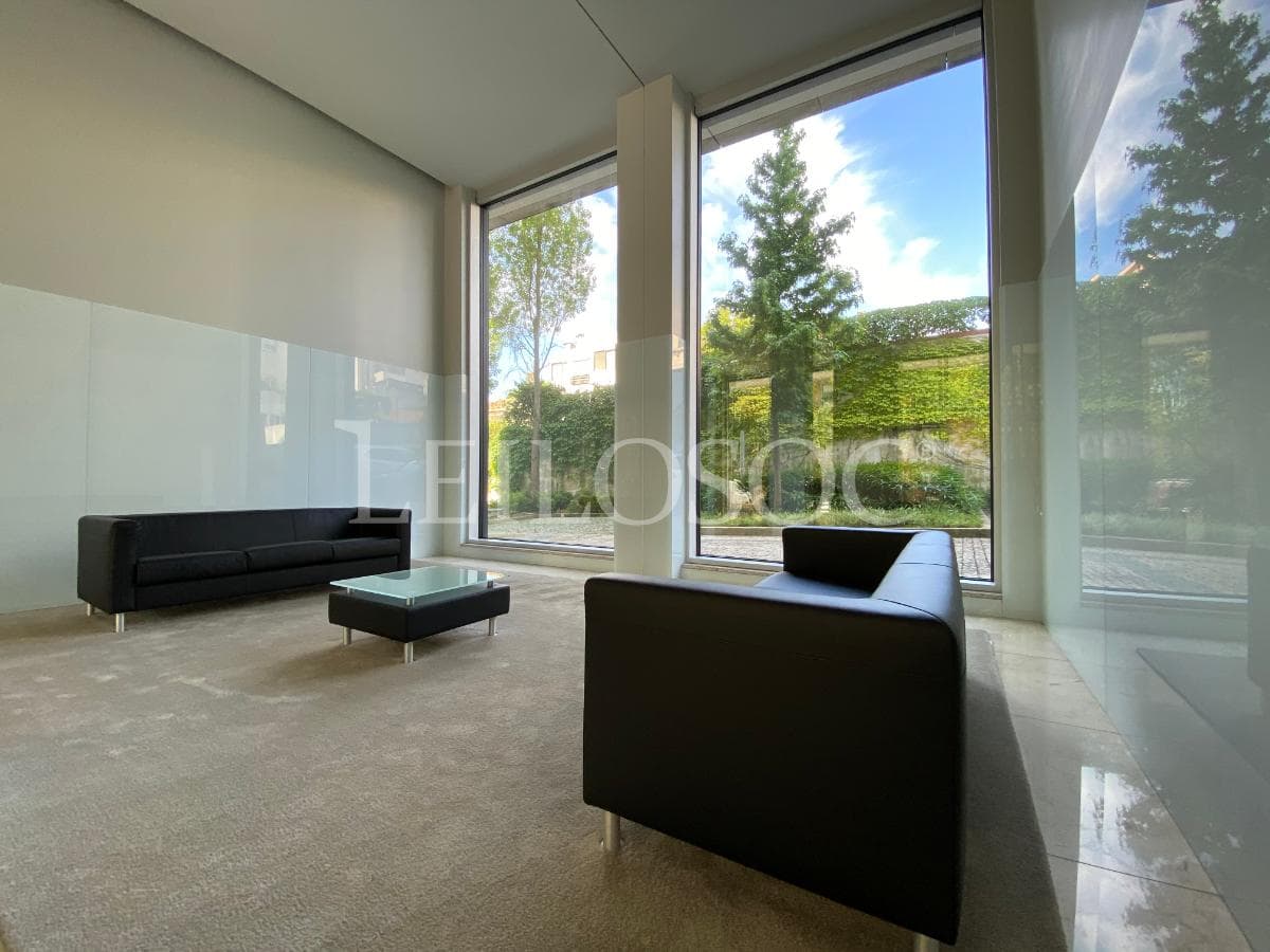 Apartamento T2 + 2 Lugares de Garagem + Arrumos · Porto — image 3