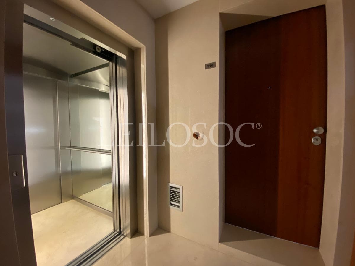 Apartamento T4 + 2 Lugares de Garagem + 2 Arrumos · Porto — image 2